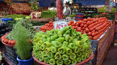 أسعار الخضار اليوم بسوق العبور، البصل يواصل رحلة الصعود وانخفاض ورق العنب 40 جنيها