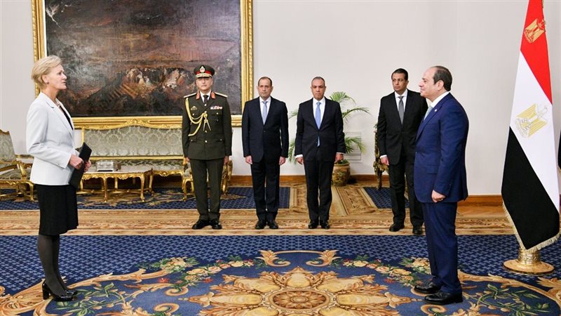 الرئيس السيسي يتسلم