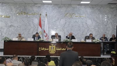 محافظ سوهاج يبحث استعدادات استقبال عيد الفطر