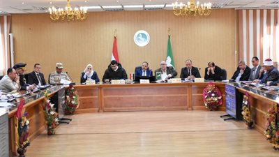  تنفيذي الشرقية يستعرض موقف المتغيرات المكانية وأملاك الدولة والإعلانات