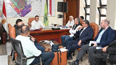  رئيس جهاز العاشر من رمضان يجتمع بالشركات المنفذة لمشروعات المرافق والطرق والكهرباء