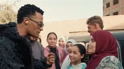 سؤال غير متوقع من محمد رمضان يمنح امرأة 100 ألف جنيه (فيديو)