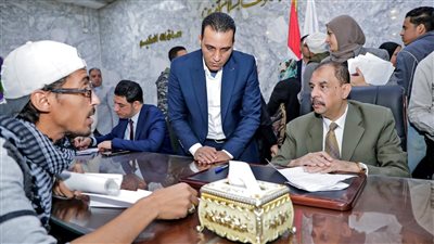 محافظ سوهاج يعقد اللقاء الجماهيري الأسبوعي لبحث مطالب المواطنين