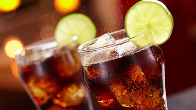 سحب 10 آلاف علبة كوكاكولا بسبب التلوث بالبلاستيك فى أمريكا