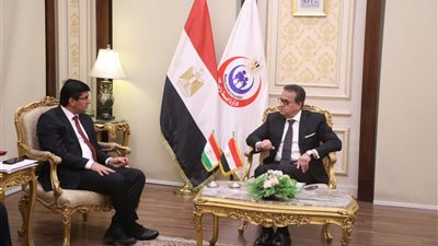 خالد عبد الغفار يبحث مع سفير طاجيكستان التعاون الصحي بين البلدين 