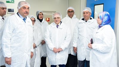 وزير قطاع الأعمال ورئيس هيئة الدواء يتفقدان تطوير شركات العربية وممفيس والنيل للأدوية 