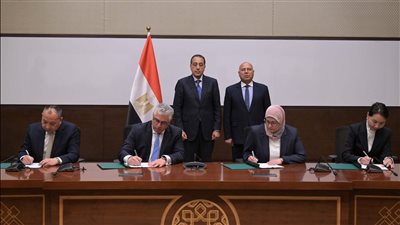 مدبولي يشهد توقيع عقد إنشاء مجمع صناعي يوفر 8 آلاف فرصة عمل باستثمارات 1.65 مليار دولار