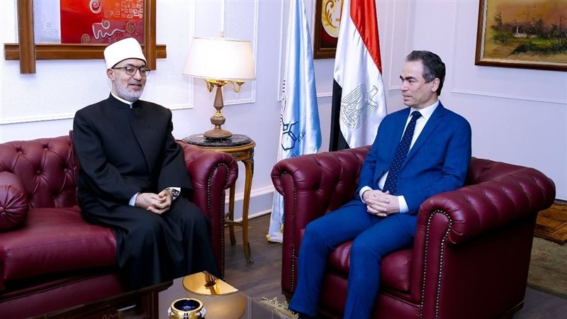 مفتي الجمهورية مع
