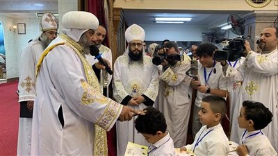 الأنبا نوفير يرسم 143 شماسًا في رتبة إبصالتس لخدمة كنائس الخصوص