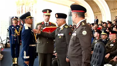 وزير الدفاع يشهد حفل انتهاء فترة الإعداد لطلبة الأكاديمية المصرية والكليات العسكرية 