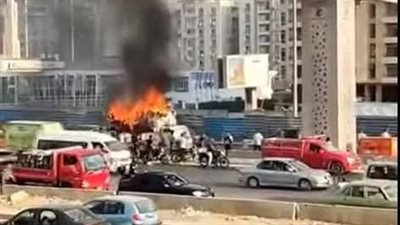 تفحم سيارة نقل التهمتها النيران أعلى دائري المعادي 