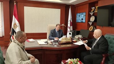 محافظ سوهاج يبحث أزمة التعدي على أراضي المقابر