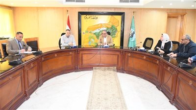 محافظ الفيوم يكرم الأمهات المثاليات بالإدارة المحلية 