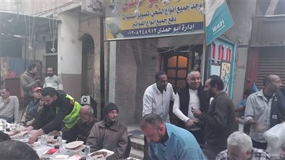 مائدة إفطار جماعي لأهالي وشباب كوم الشقافة في الإسكندرية (صور) 