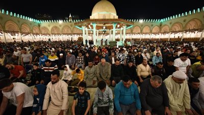 إنشاد ودروس، أجواء إيمانية في صلاتي العشاء والتراويح بمسجد عمرو بن العاص (فيديو)