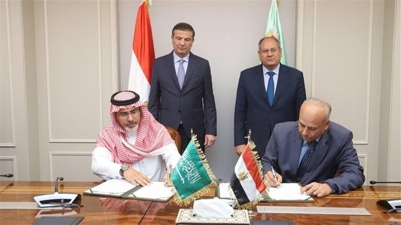 توقيع عقد اتفاق بين