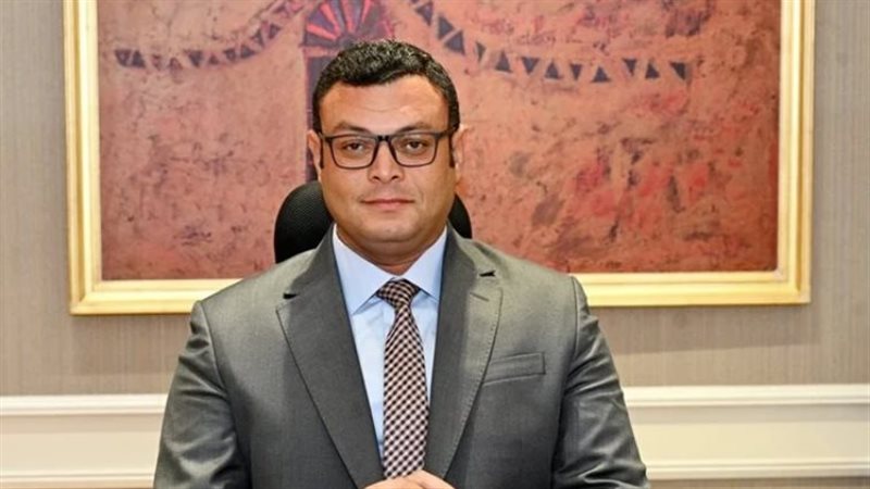 وزير الإسكان شريف