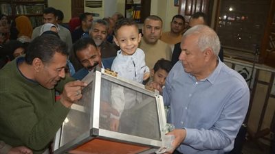 باحتفالية ليلة القدر، محافظ الوادي الجديد يكرم 