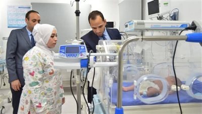 أطباء الرعاية الصحية بالإسماعيلية ينقذون طفلا مبتسرا من الموت (صور) 
