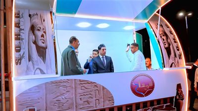 محافظ سوهاج يتفقد نموذج لعربة حضارية لخدمة المواطنين بالكورنيش الغربي