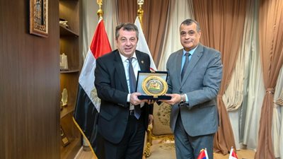 وزير الإنتاج الحربي يستقبل السفير الأرميني لبحث التعاون في التصنيع العسكري والمدني