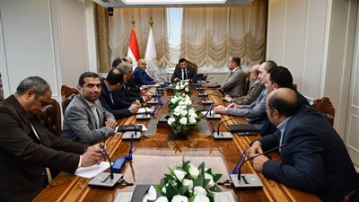 أشرف صبحي يجتمع بمسئولي نادي 6 أكتوبر