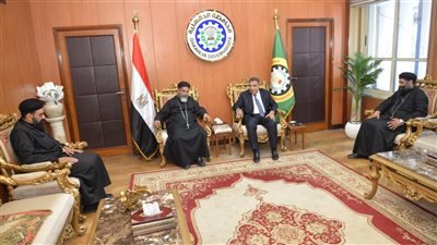 محافظ الدقهلية يستقبل وفد الكنيسة لتقديم التهنئة بمناسبة حلول عيد الفطر المبارك