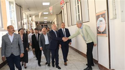 محافظ القاهرة يتفقد الديوان العام ويهنئ الموظفين بعيد الفطر