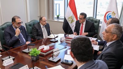 وزير الصحة يستعرض فرص تعزيز الاستثمارات العالمية في السوق المحلية