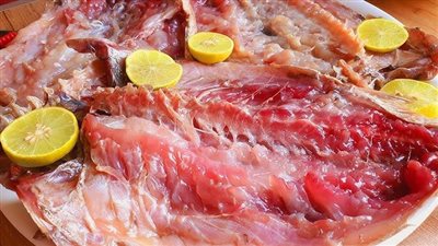 هل مسموح للحامل بتناول الفسيخ والرنجة في عيد الفطر؟ خبير بالصحة العالمية يجيب