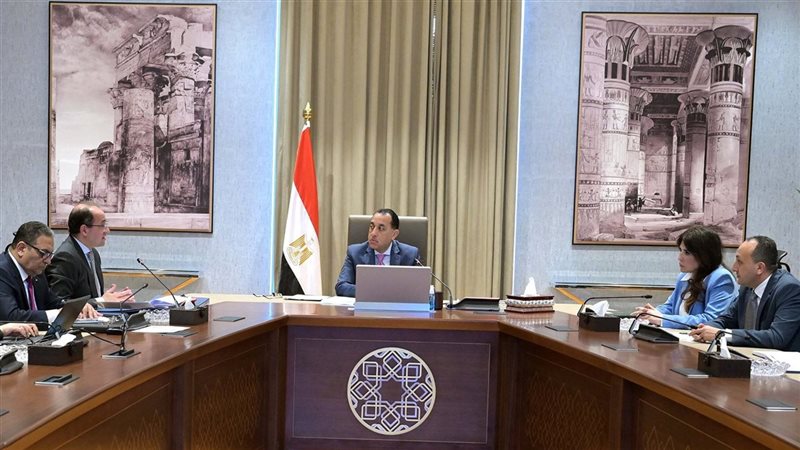 مدبولي يتابع مع وزير