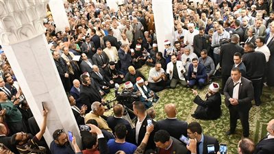 وزير الأوقاف ومحافظ القاهرة يشهدان صلاة الجمعة الأخيرة من رمضان بمسجد السيدة نفيسة (صور)