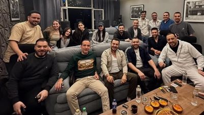 مصطفى شعبان يحتفل بانتهاء مونتاج آخر حلقات «حكيم باشا» بصحبة صناعه