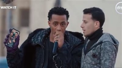 سائق توك توك يربح 100 ألف جنيه بسبب خلفية موبايله بـ