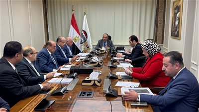وزير قطاع الأعمال يعقد اجتماعًا لمتابعة إجراءات الاستغلال الأمثل لمبنى 
