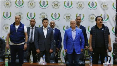 وزير الرياضة يكرم أبطال الدورات الرمضانية وحفظة القرآن بمركز التنمية الشبابية بالجزيرة