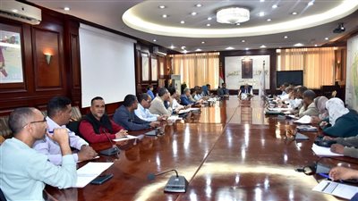 محافظ الأقصر يعقد اجتماعًا لمتابعة منظومات التقنين والتصالح والمتغيرات المكانية 