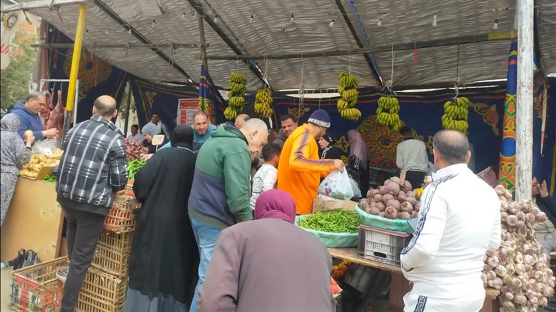 إقبال على سوق اليوم