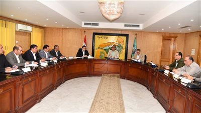 محافظ الفيوم يتابع معدلات الأداء في التصالح وتقنين أراضي أملاك الدولة 