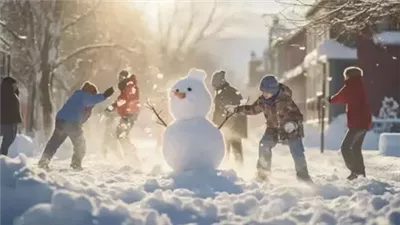 أطفال يرشقون سائق شاحنة بكرات الثلج ورد فعل غير متوقع منه أثار دهشة الجميع (فيديو)