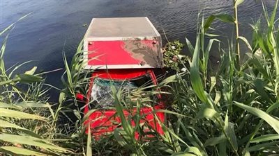 تفاصيل إصابة سائق ومندوب في انقلاب سيارة شركة في ترعة علي طريق ميت سلسيل في الدقهلية 