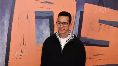 طه دسوقي بالشال الفلسطيني في العرض الخاص لفيلم سيكو سيكو (فيديو) 