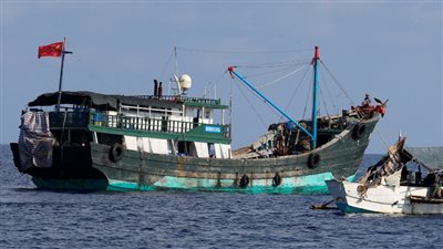 مسلحون يهاجمون سفينة صيد صينية في مياه غانا ويختطفون طاقمها
