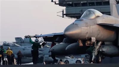 18 غارة أمريكية تستهدف مواقع وأسلحة تابعة للحوثي باليمن (فيديو)