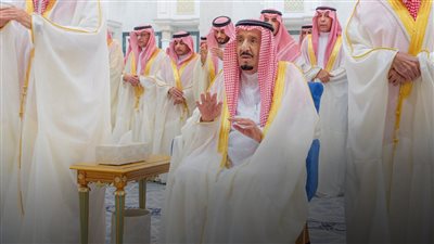 بمشاركة الملك سلمان وولي العهد، صور ترصد احتفالات السعوديين بأول أيام عيد الفطر 