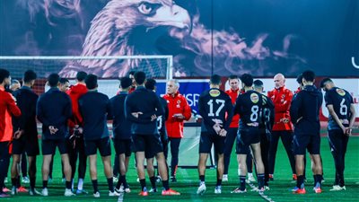 محاضرة فنية لكولر بالفيديو مع اللاعبين استعدادا لمواجهة الهلال السوداني 