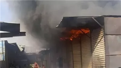 إخماد حريق اندلع في محل لقطع غيار السيارات بمدينة السلام 