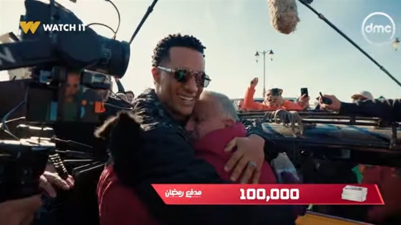 محمد رمضان مع سائق