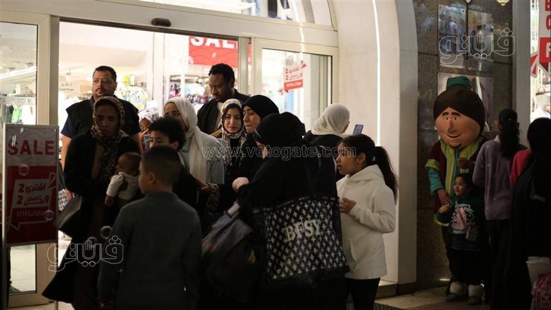 إقبال كثيف على محلات