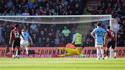 تحت أنظار مرموش، مانشستر سيتي يتأخر أمام بورنموث بهدف بالشوط الأول 